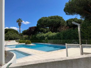 Appartement rénové avec terrasse, piscine, parking, et WIFI - 6 couchages, proche commerces - FR-1-790-19